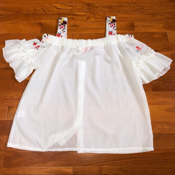 A cute floral top from a boutique in London - Picture 2 of 2